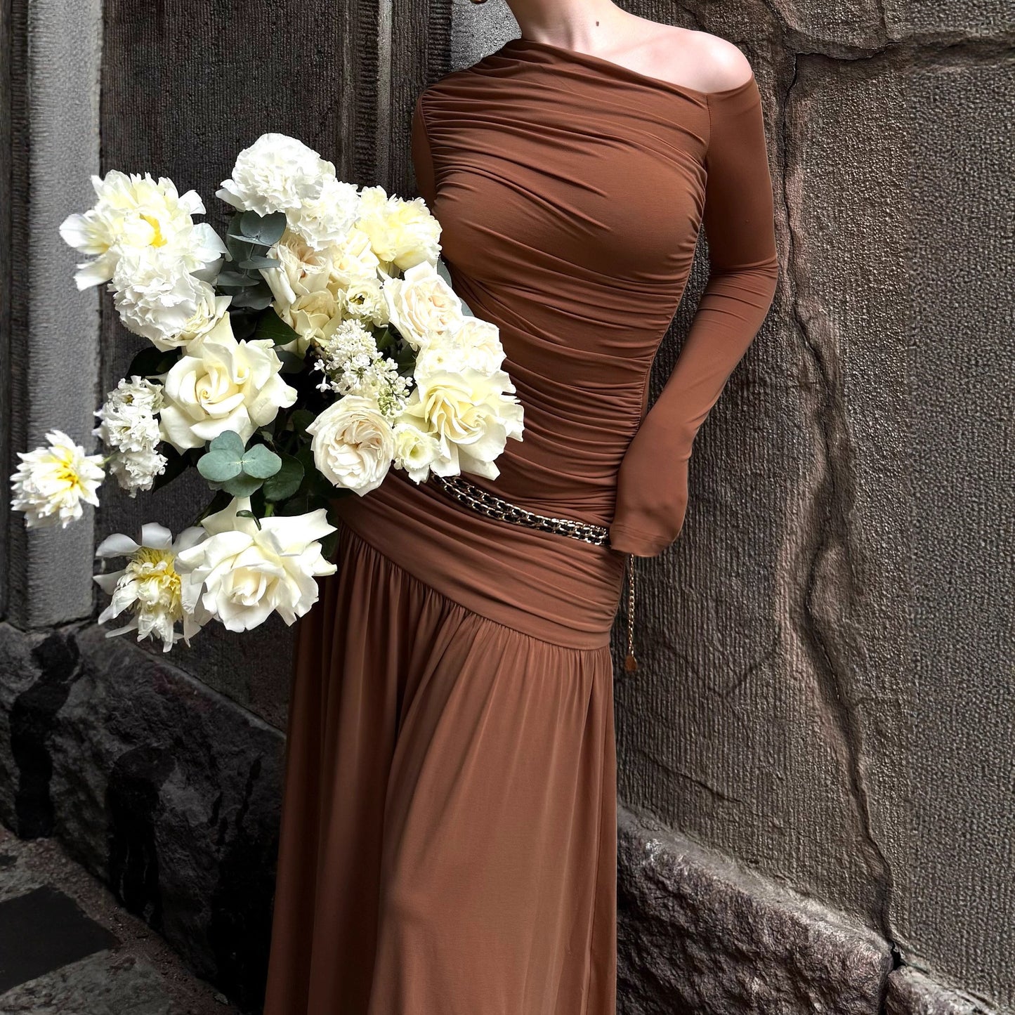 Robes Maxis élégantes pour femmes avec coupe asymétrique et fronces Chic und Stil