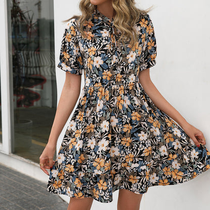 Robe à fleurs pour femmes avec manches courtes et col élégant Chic und Stil