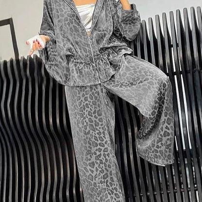 Dame combinaison décontractée avec motif léopard tendance et coupe ample Chic und Stil