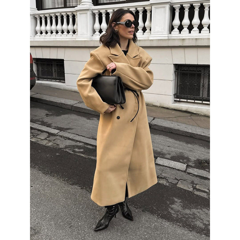 Elegant women's wool coat with a modern retro design Chic and Style