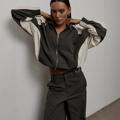 Functional sports jacket for women with high collar and relaxed fit Chic and Style