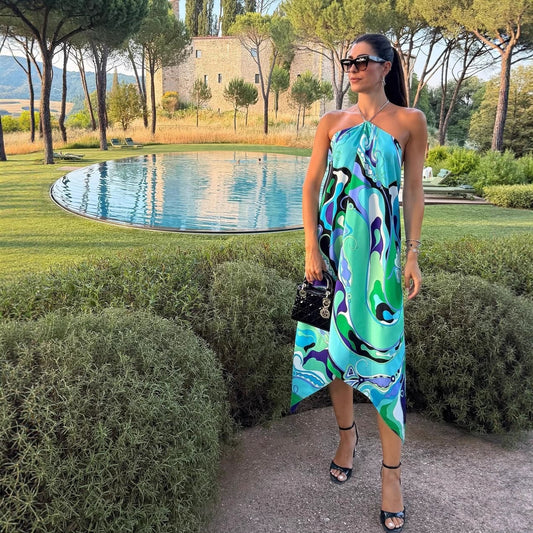 Robe maxi pour femmes avec une coupe asymétrique élégante et des motifs floraux Chic und Stil
