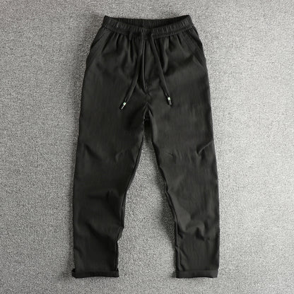 Men's athletic leisure pants with elastic waistband and practical drawstring Chic und Stil
