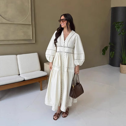 Robe maxi femme avec des détails en volants élégants et un décolleté en V féminin Chic und Stil