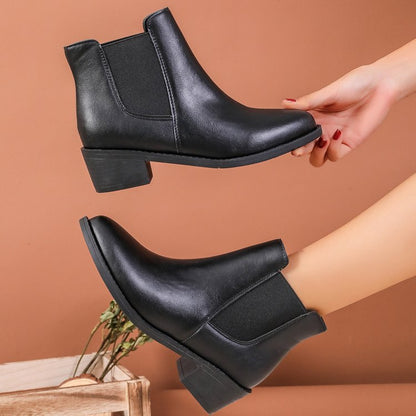 Bottines Chelsea pour dames en cuir végan avec des empiècements élastiques sur les côtés Chic und Stil