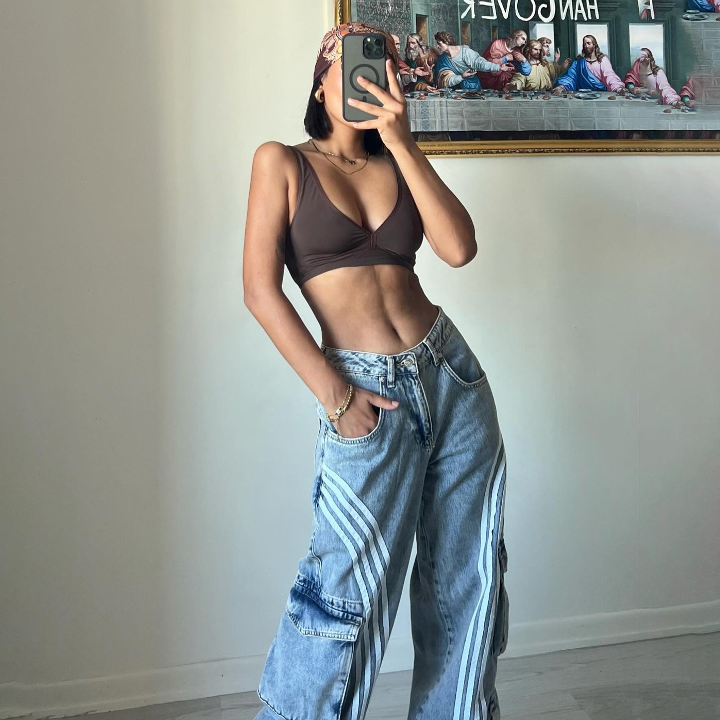 Chic und Stil femmes jeans cargo en coupe oversized décontractée