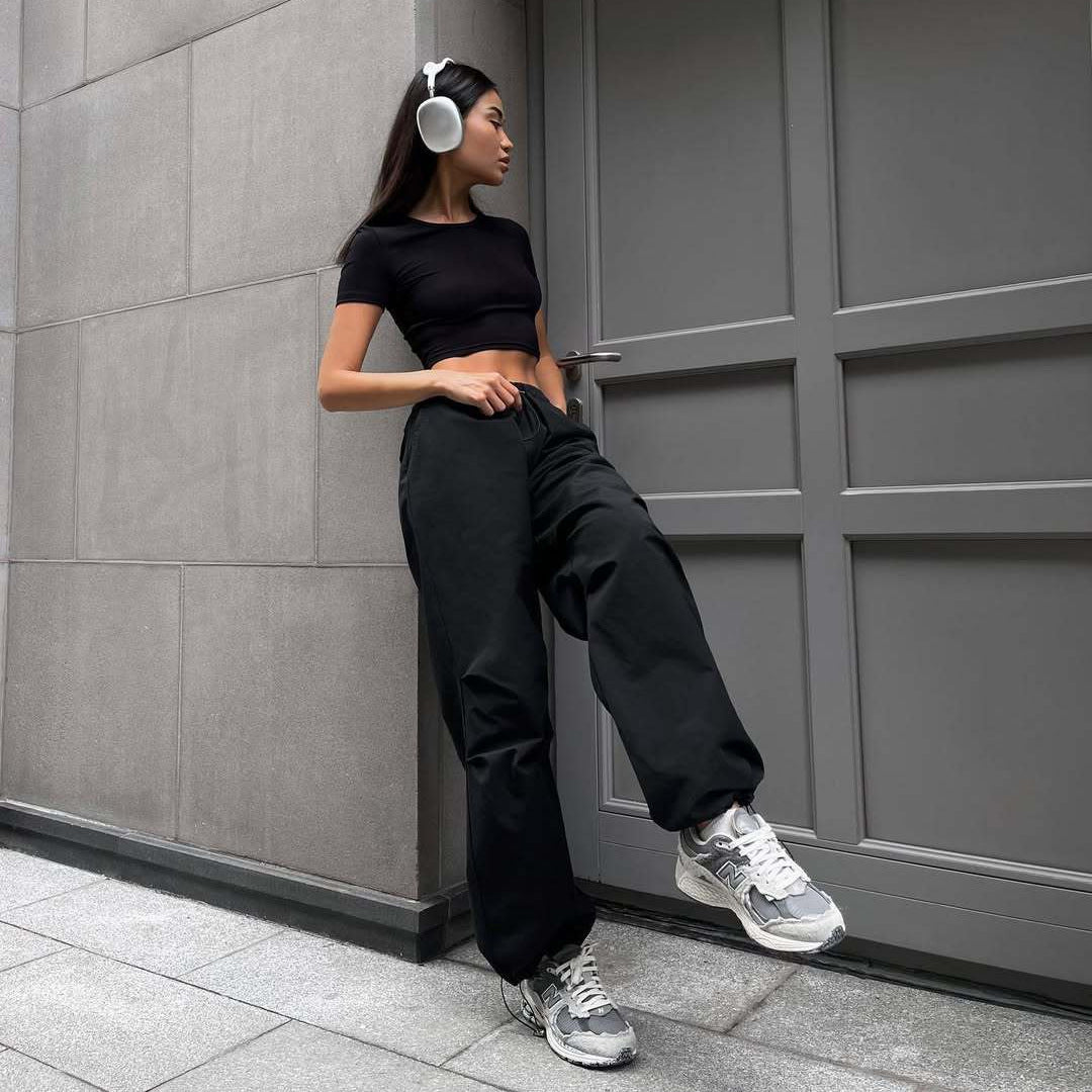 Sport leisure pants for women with elastic waist and practical pockets Chic and Style