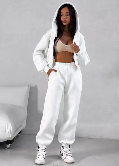 Women sporty crop top and comfortable jogger pants Chic and Style