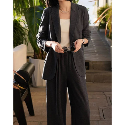 Costume-pantalon ouvert ajusté pour femme Chic und Stil