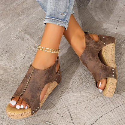 Chic und Stil | Elegant and Comfortable Wedge Sandals