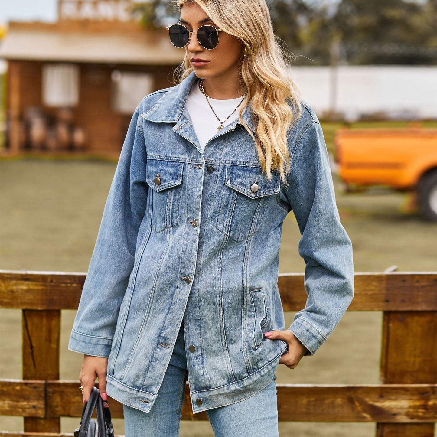 Chic und Stil | The Vintage Denim Jacket Under Your Coat