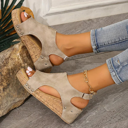 Chic und Stil | Elegant and Comfortable Wedge Sandals