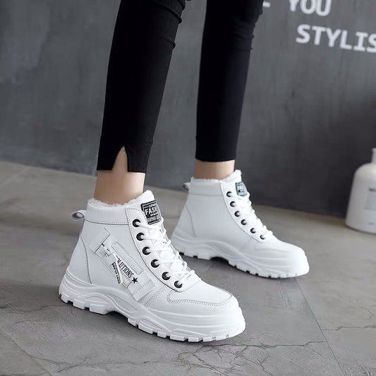 Chic und Stil | Snow Boots with Platform Sole