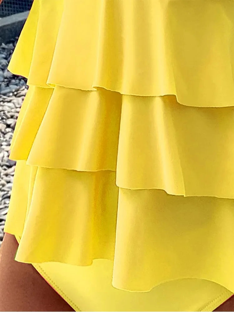 Chic und Stil | Swimsuit with tummy control