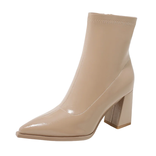 Chic und Stil | Stylish Boots with Pointed Toe