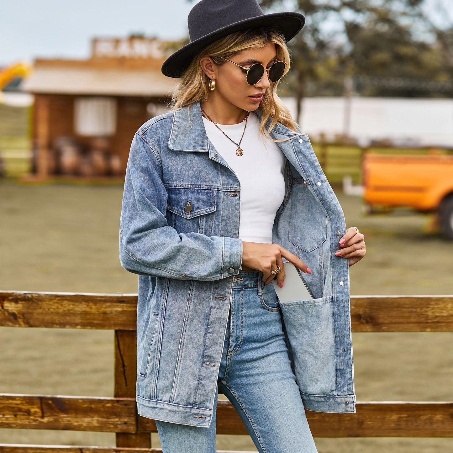 Chic und Stil | The Vintage Denim Jacket Under Your Coat