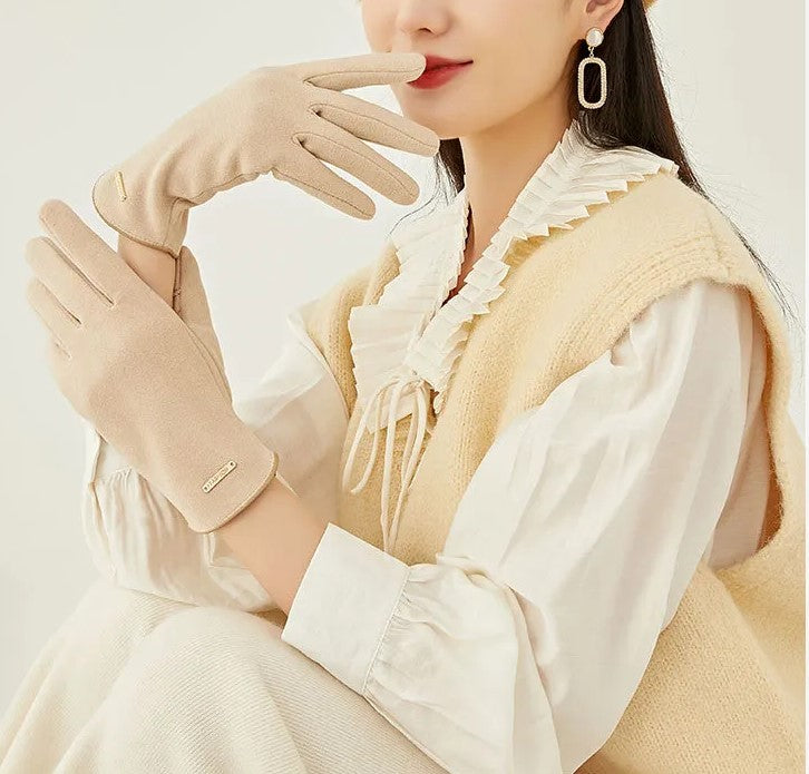 Chic and Style | Stylish suede gloves with lining
