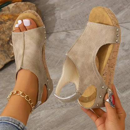 Chic und Stil | Elegant and Comfortable Wedge Sandals