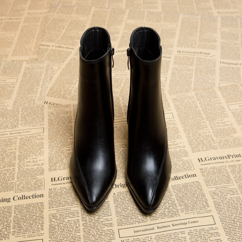 Bottes pour femmes Chic und Stil dans le style - Silhouette élancée pour une élégance intemporelle