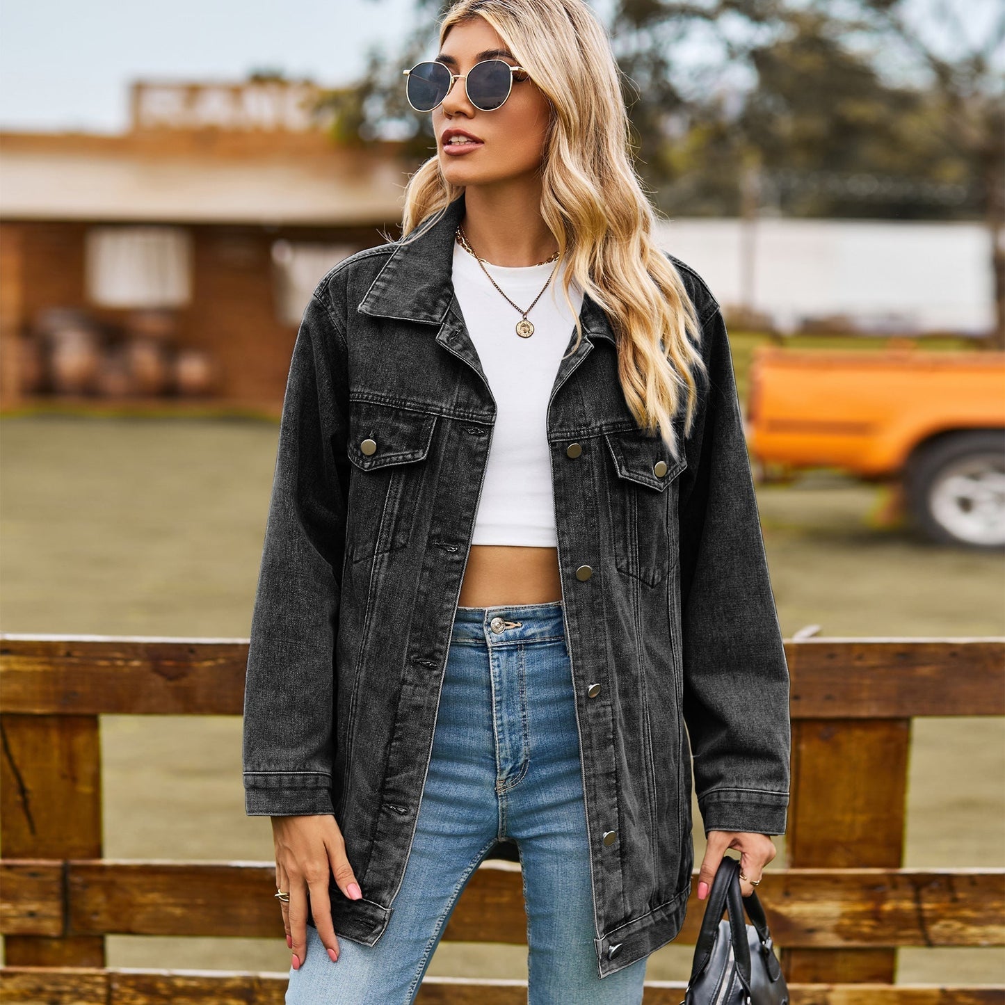 Chic und Stil | The Vintage Denim Jacket Under Your Coat