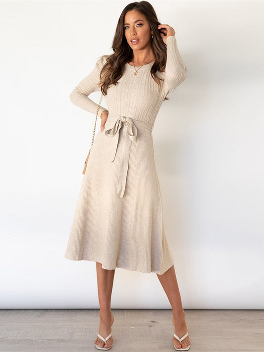 Chic und Stil | Knitted Midi Dress with Round Neckline