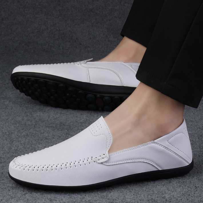 Chic und Stil | Comfortable Leather Moccasins for Men Made of Pure Real Leather in Solid Color