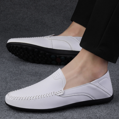 Chic und Stil | Comfortable Leather Moccasins for Men Made of Pure Real Leather in Solid Color
