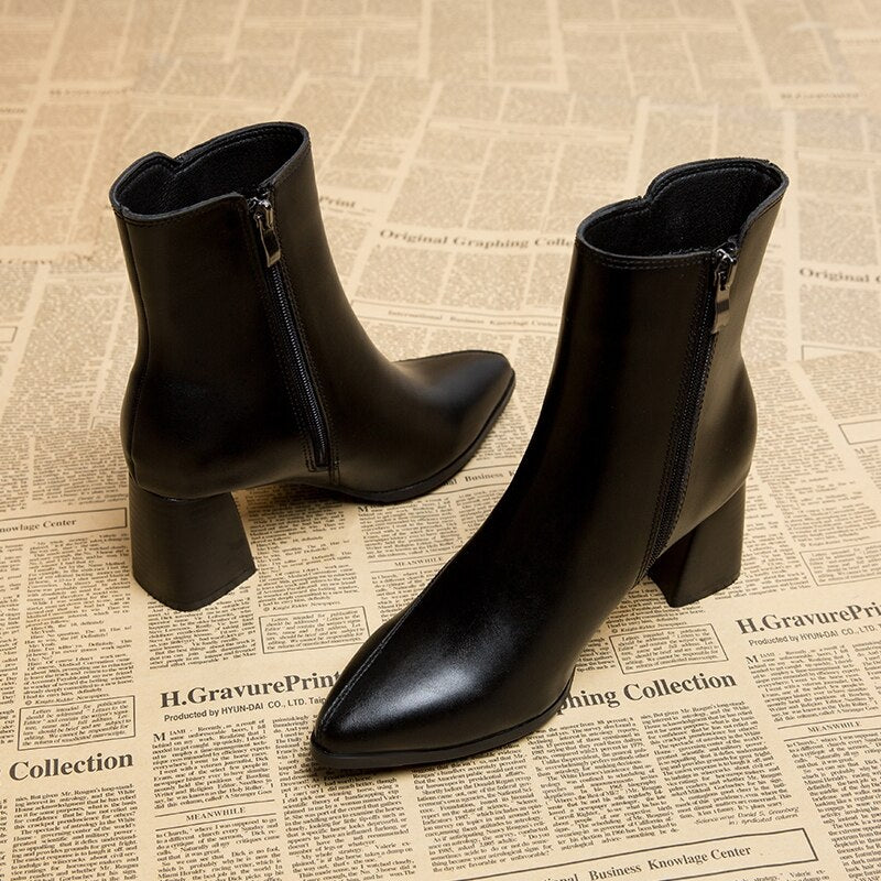 Bottes pour femmes Chic und Stil dans le style - Silhouette élancée pour une élégance intemporelle
