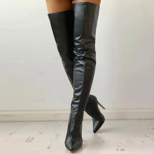 Chic und Stil | The knee-high heeled boots