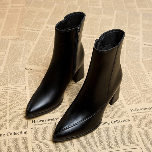 Bottes pour femmes Chic und Stil dans le style - Silhouette élancée pour une élégance intemporelle