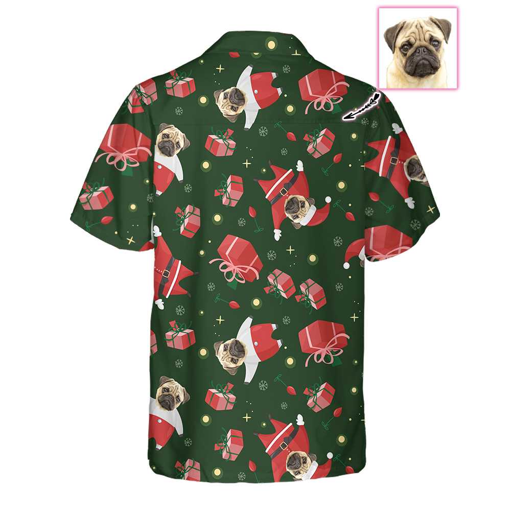 Chic und Stil | La chemise hawaïenne personnalisée Pug Santa, chemise de Noël Pug pour hommes et femmes, idée de cadeau de Noël personnalisée