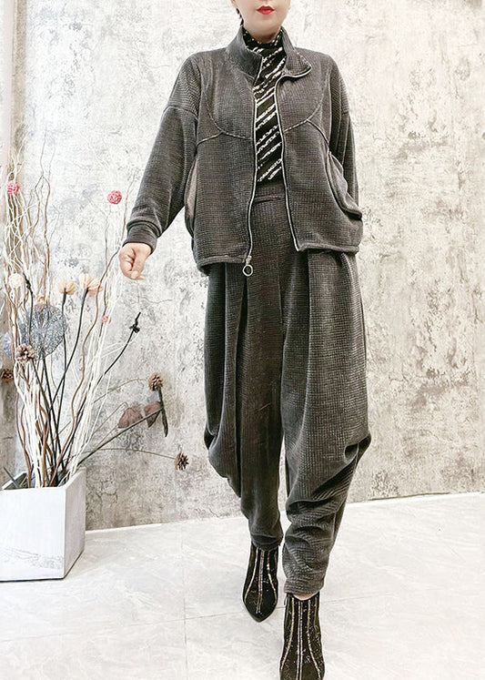 Chic und Stil | Gray high collar zip jacket, thick, and corduroy pants, two-piece winter set