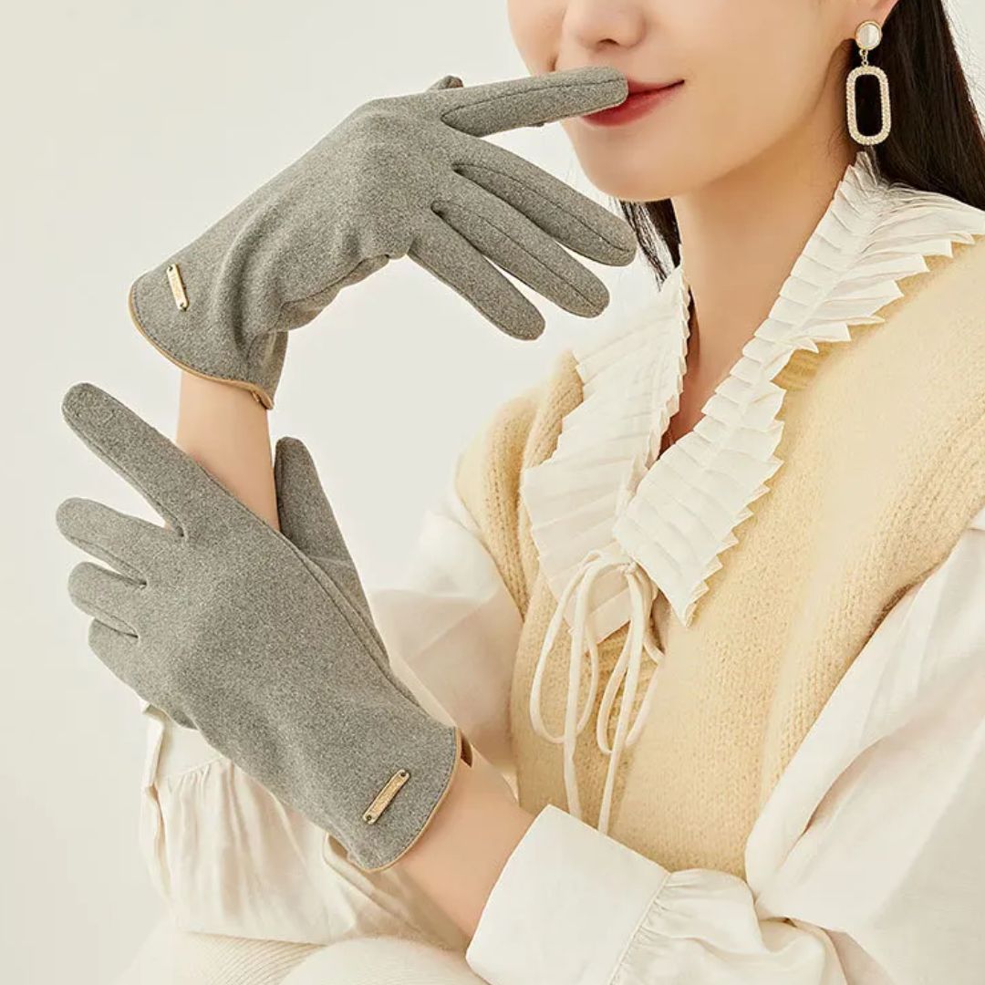 Chic and Style | Stylish suede gloves with lining