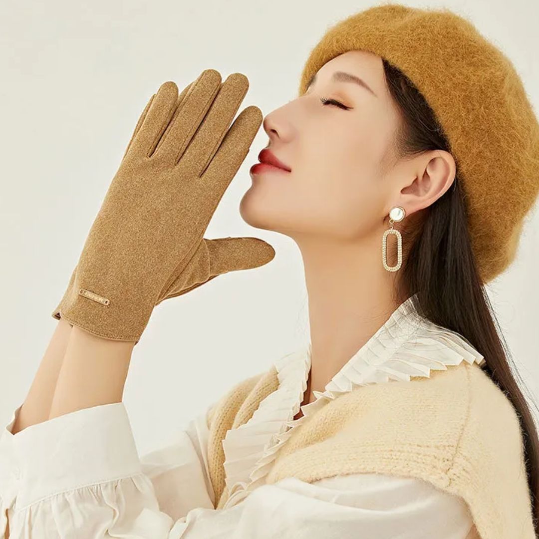 Chic and Style | Stylish suede gloves with lining