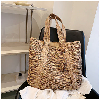 Chic und Stil | Summer Bag Made of Straw with Casual Design