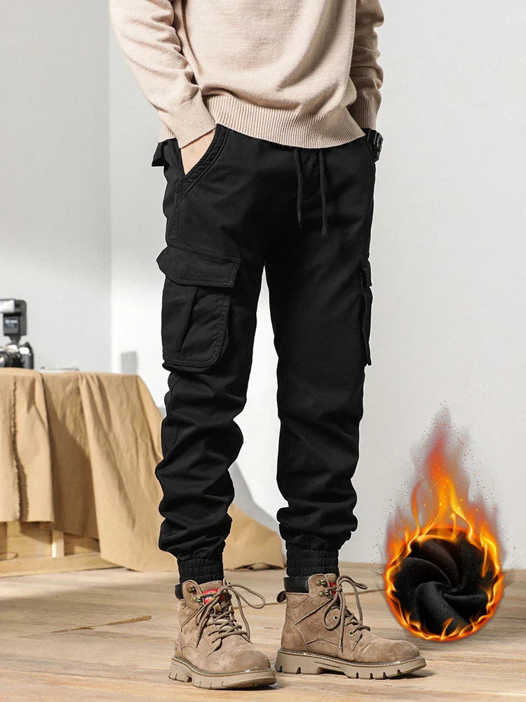 Chic und Stil | Men's winter cargo pants with fleece lining - Slim fit and elastic waistband