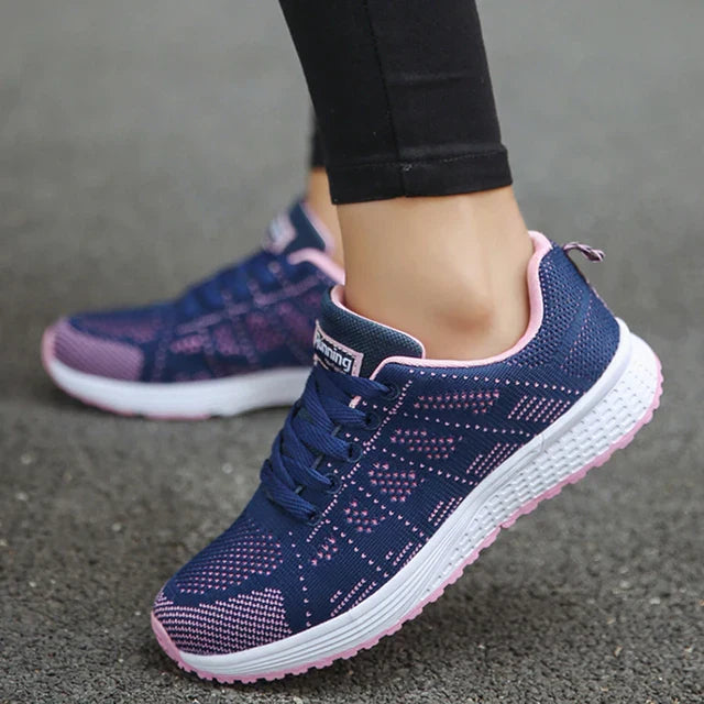 Chic und Stil | Women's Breathable Mesh Fabric Laced Sneakers