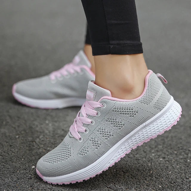 Chic und Stil | Women's Breathable Mesh Fabric Laced Sneakers