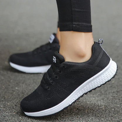 Chic und Stil | Women's Breathable Mesh Fabric Laced Sneakers