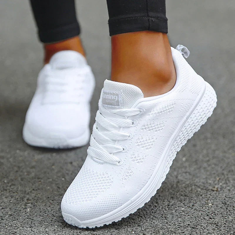 Chic und Stil | Women's Breathable Mesh Fabric Laced Sneakers