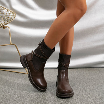 Chic und Stil | Elegant Brown Ankle Boots with Wrap Straps