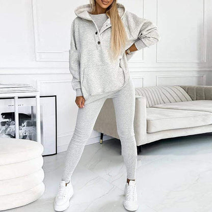 Chic und Stil | 3-piece women's sports set with oversized sweatshirt and slim pants