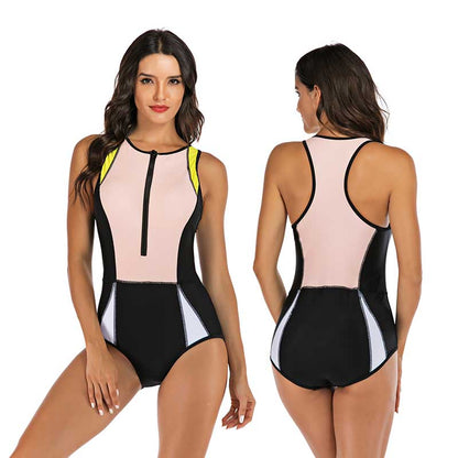 Chic und Stil | One-Piece Sport Swimsuit with Interesting Design