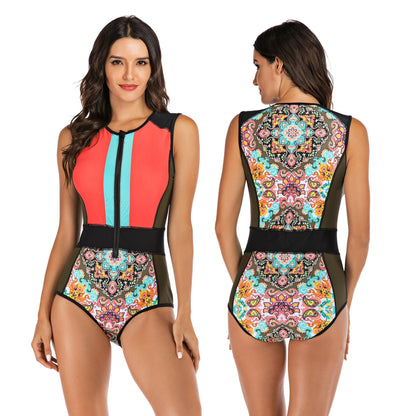 Chic und Stil | One-Piece Sport Swimsuit with Interesting Design