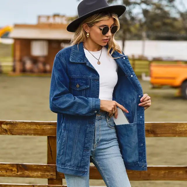 Chic und Stil | The Vintage Denim Jacket Under Your Coat