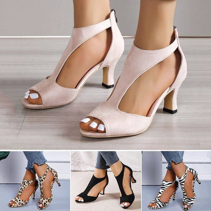 Chic und Stil | Sandals with 4Cm Heel
